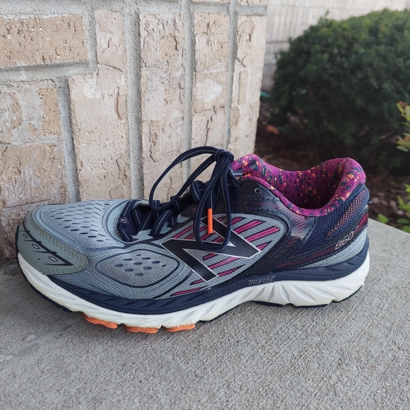 New Balance 860v7 running shoe Size 9 LEFT SHOE ONLY - Picture 1 of 8